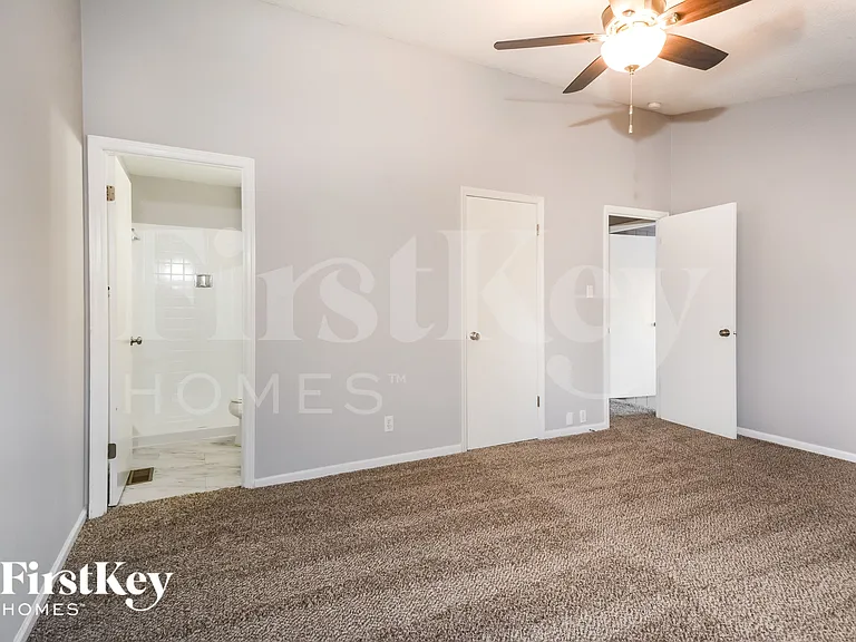 213 Hollyberry Ct — Photo 9