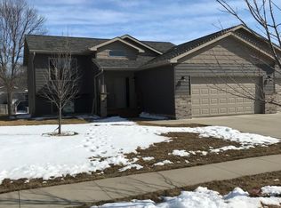 1418 N Park St, Watertown, SD 57201
