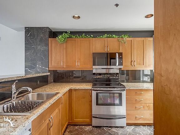 2nd image of 427 9th Ave Unit 909