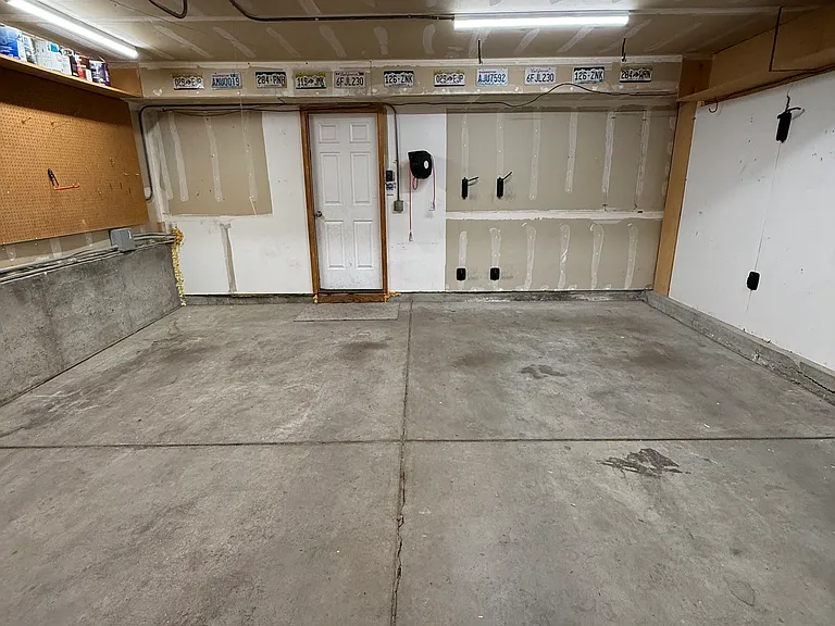 579 W Arrowhead St — Photo 30