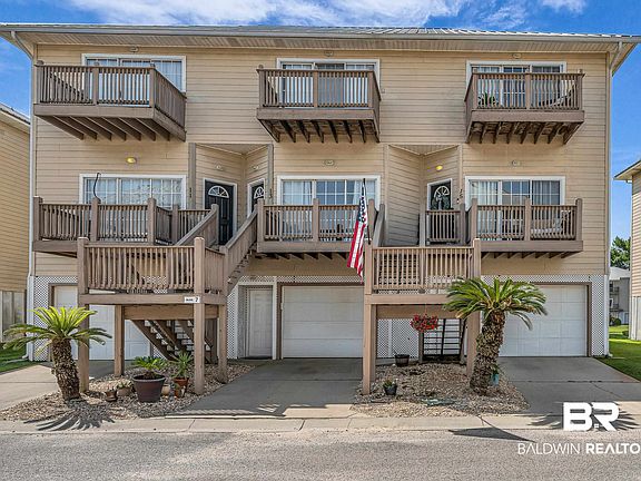 2nd image of 4 Yacht Club Dr APT 15
