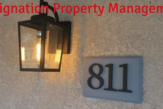 5th image of 811 N Griffith Park Dr