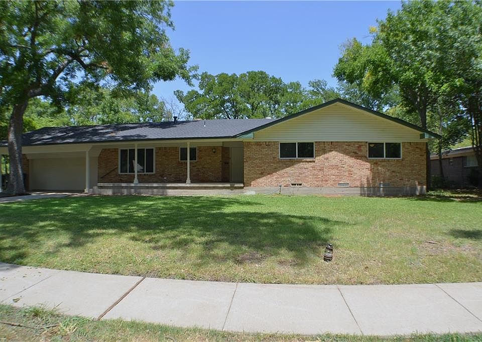 1st image of 2622 S Glenbrook Dr