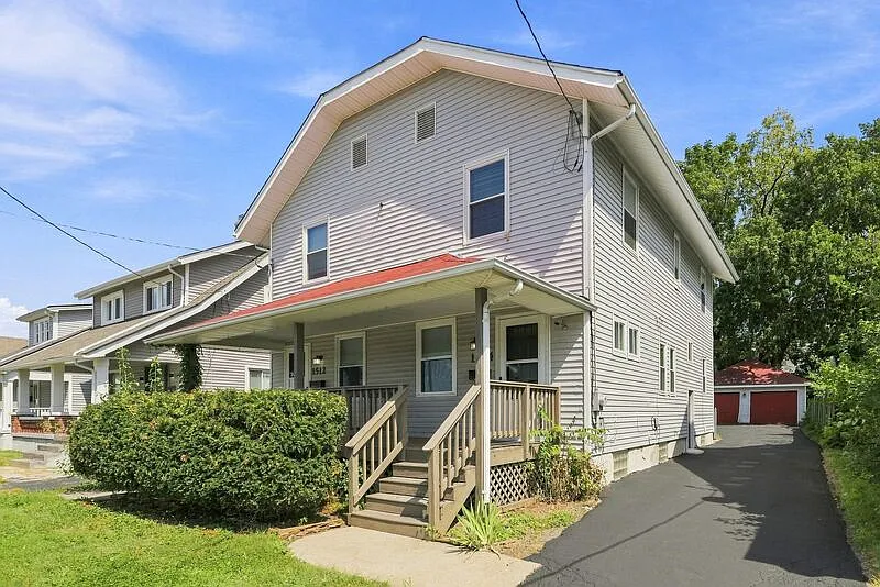 2 bed, 1.0 bath, $995 — Photo 2