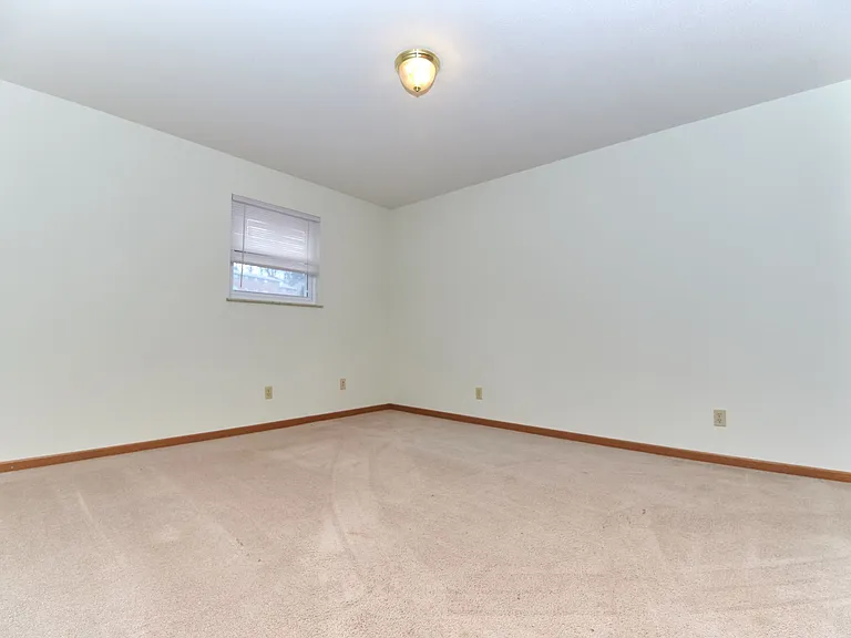 Pineview Apartments — Photo 7