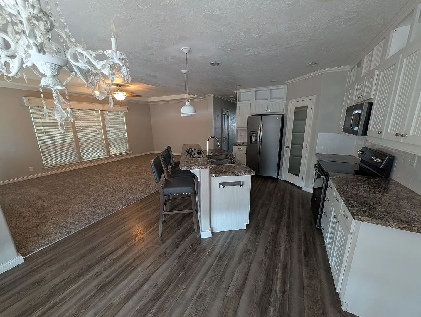 Pet Friendly 3 Bedroom 2 Bath home with large backyard in Brownsville, OR — Photo 3