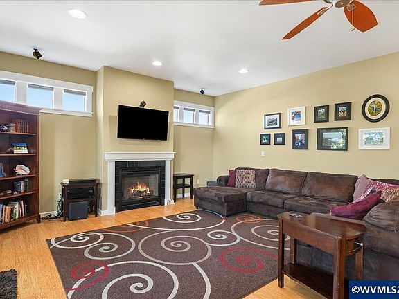 4th image of 662 NW Mirador Pl