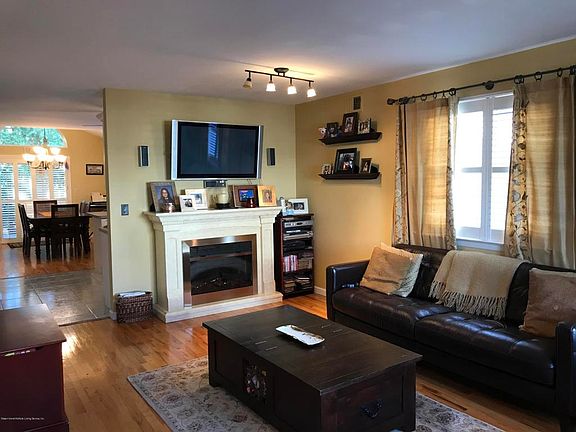4th image of 23 Vanessa Ln
