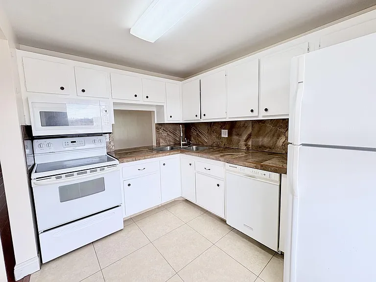 6070 NW 64th Ave #204 — Photo 5