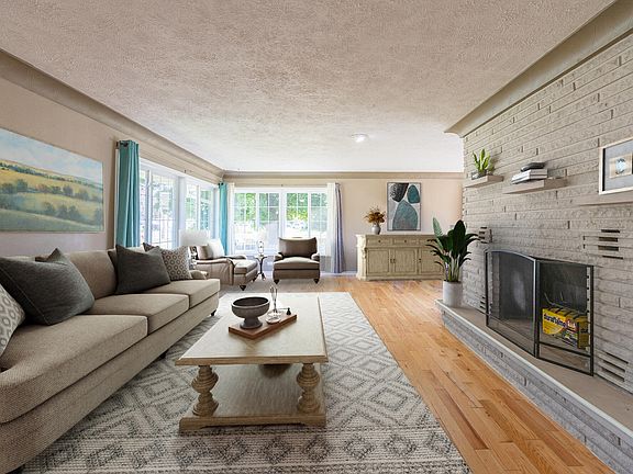 5th image of 24331 W McGillen Ave