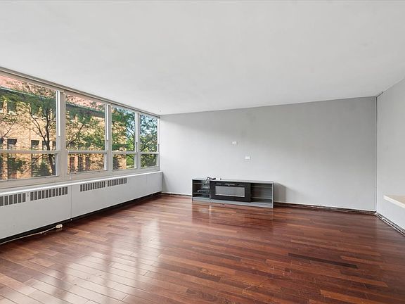 5th image of 3950 N Lake Shore Dr APT 205