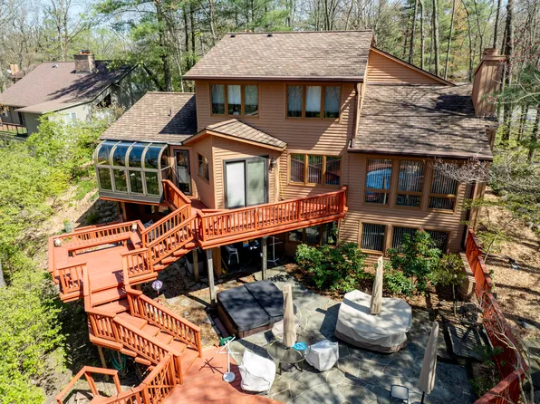 715 Barclay Ct, Ann Arbor, MI 48105