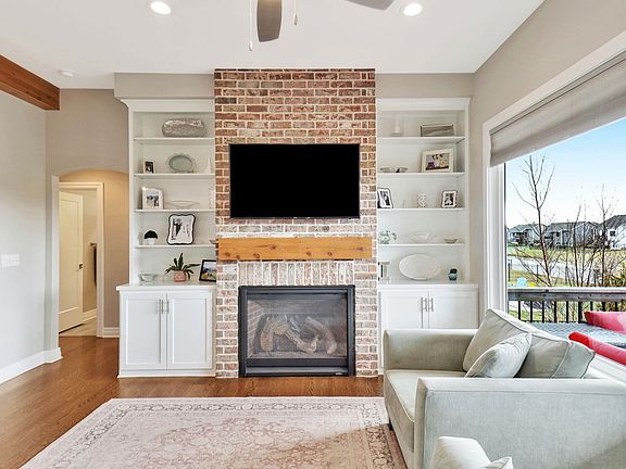 5th image of 2943 N Woodridge Ct