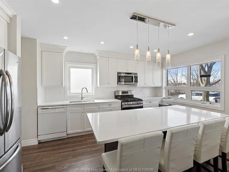 960 Janette Ave — Photo 8
