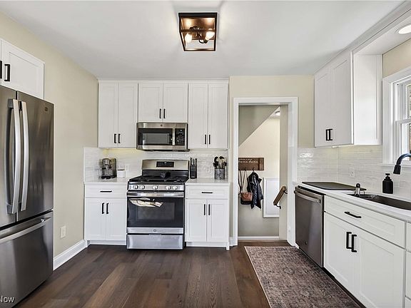 4th image of 19456 Shoreland Ave