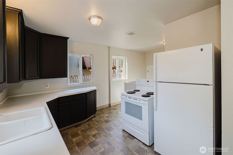 2nd image of 1141 West Avenue