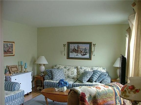 Living Room w/ Wood Laminate Floor