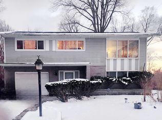 8851 Hemlock Ln, Gary, IN 46403