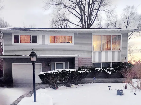 8851 Hemlock Ln, Gary, IN 46403