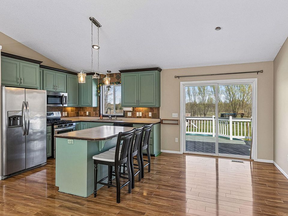 13556 355th St, Lindstrom, MN 55045 | MLS #7064377 | Zillow