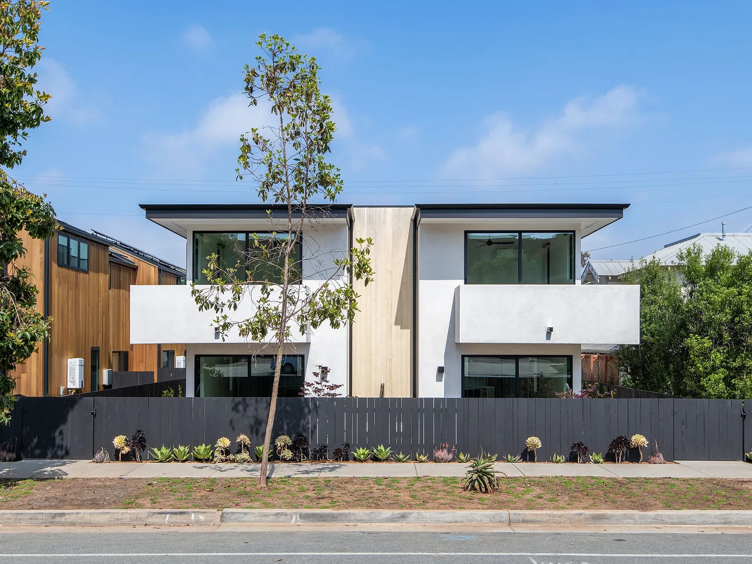 Luxury Living in the Heart of Downtown Encinitas — Photo 2