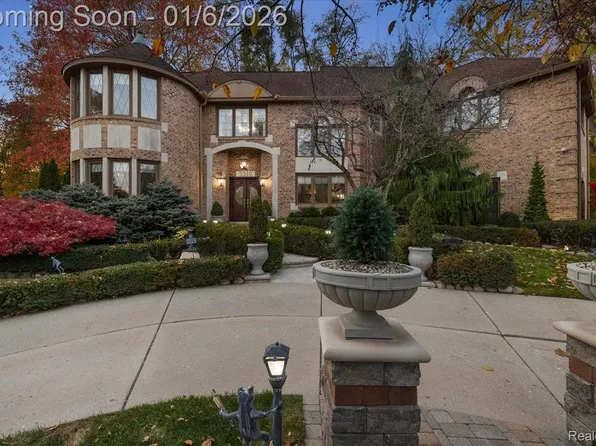 7310 Sandy Creek Ln, Bloomfield Hills, MI 48301