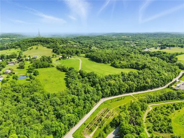 33 Peckham Ln, Gibsonia, PA 15044