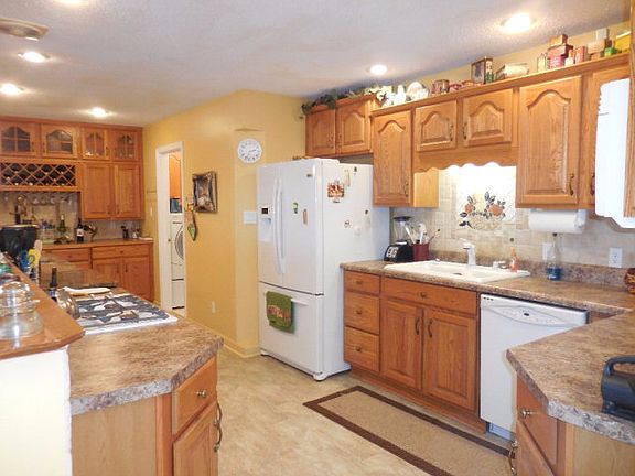 5th image of 587 Timberline Dr