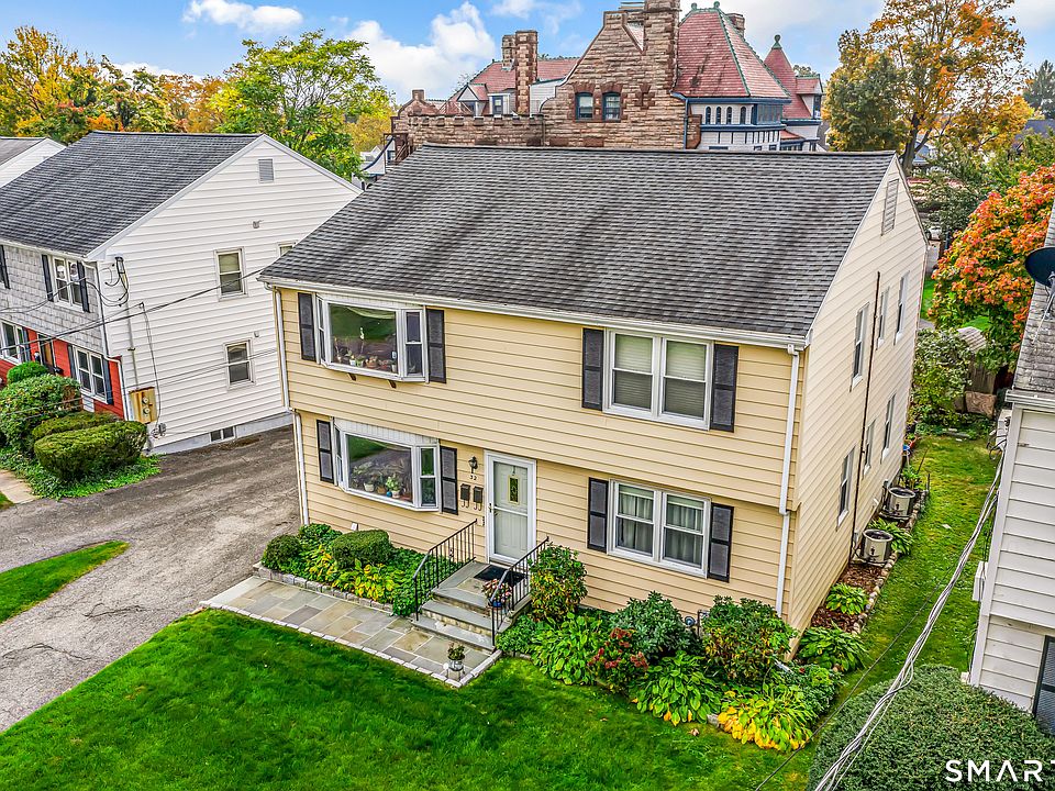 1st image of 32 Hackett Circle North
