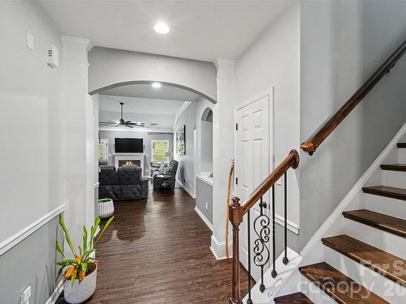 5th image of 4916 Elementary View Dr