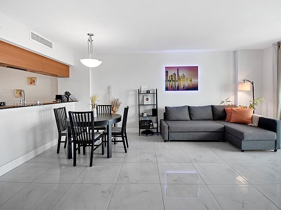 3rd image of 1800 N Bayshore Dr APT 4106