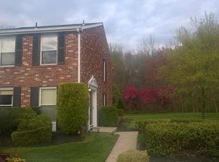 17 Forestview Ct, Marlton, NJ 08053