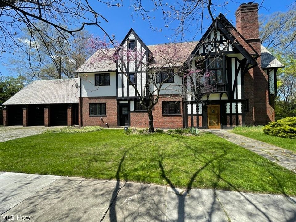 1st image of 2558 Fairmount Blvd