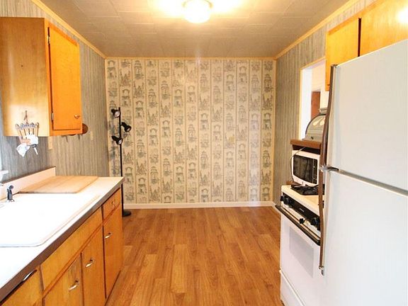 5th image of 1516 Summer St