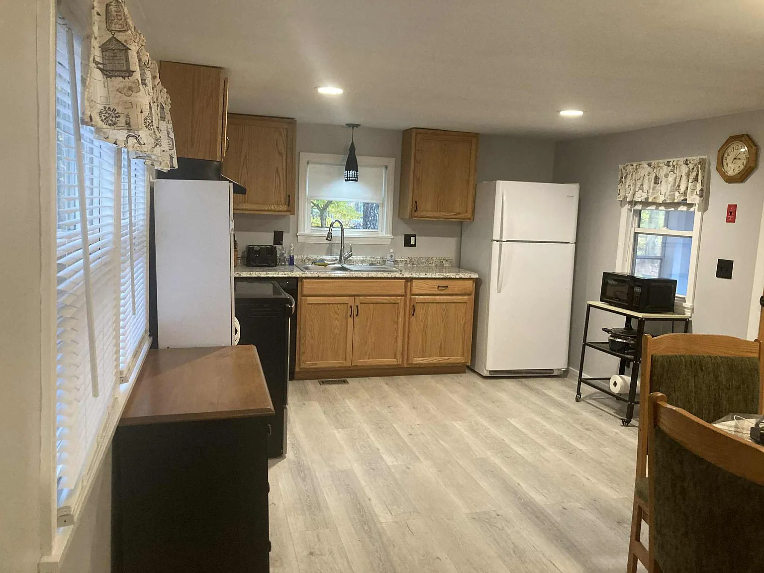 2 bed, 1056 sqft, $1,800 — Photo 3