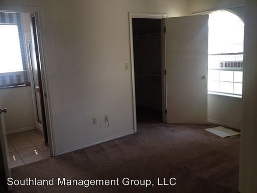 4th image of 2819 Laura Ln #A