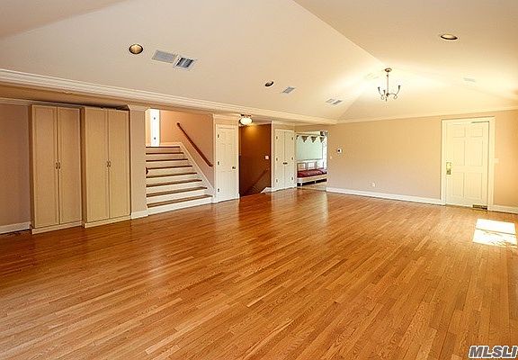4th image of 151 Hazelwood Dr