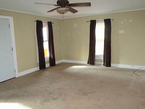 5th image of 302 W Ash St