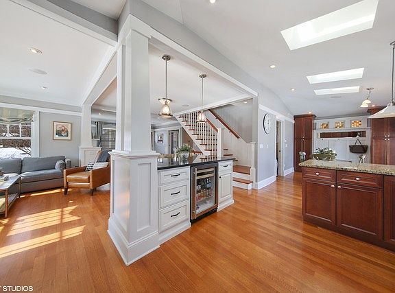 5th image of 4027 Lawn Ave
