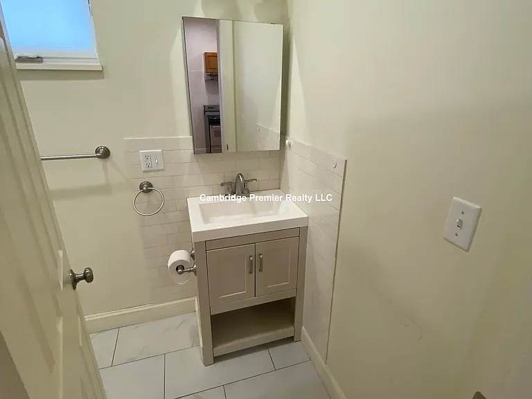 379 Harvard St #2 — Photo 4