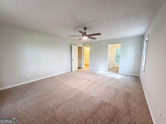 4th image of 3005 Country Walk Dr