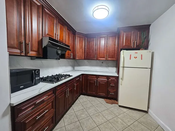 43-43 Kissena Blvd #306, Flushing, NY 11355