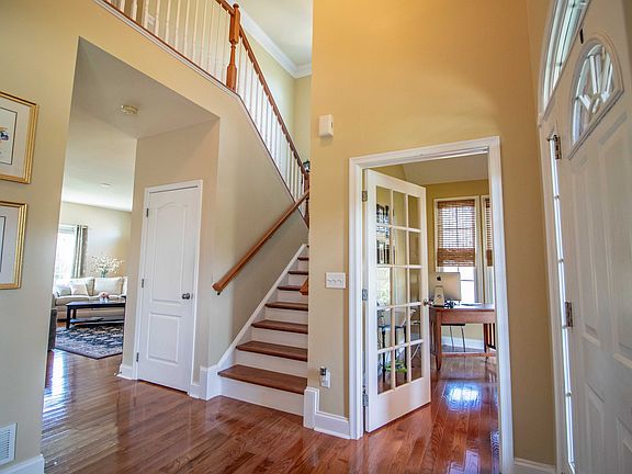 3rd image of 409 N Harwich Cir