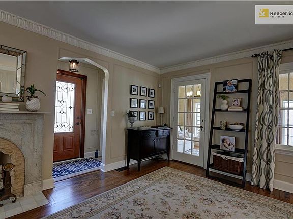 3rd image of 605 W 70th Ter