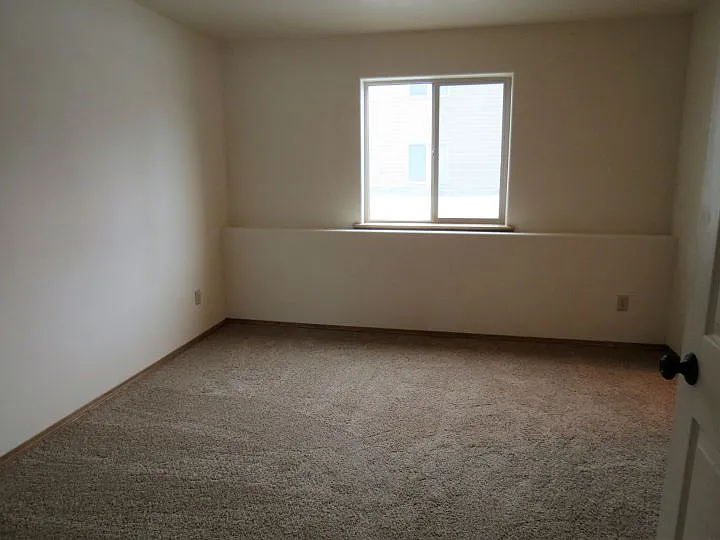 3 bed, 1.0 bath, 1268 sqft, $1,650 — Photo 4