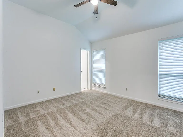 333 Banyan Dr — Photo 13