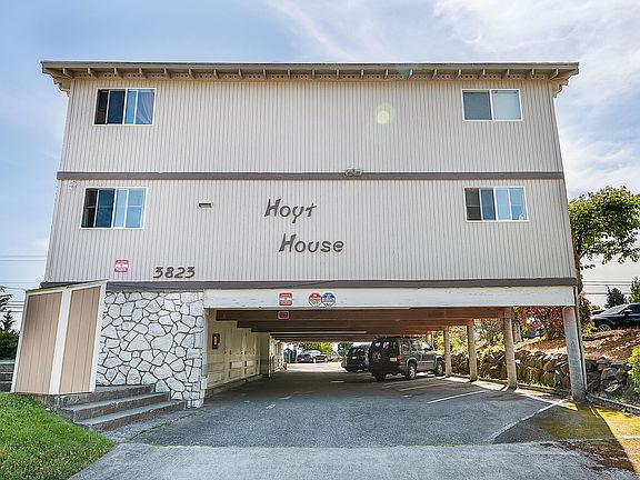 2nd image of 3823 Hoyt Ave #4