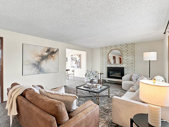 3rd image of 211 E Astor Dr