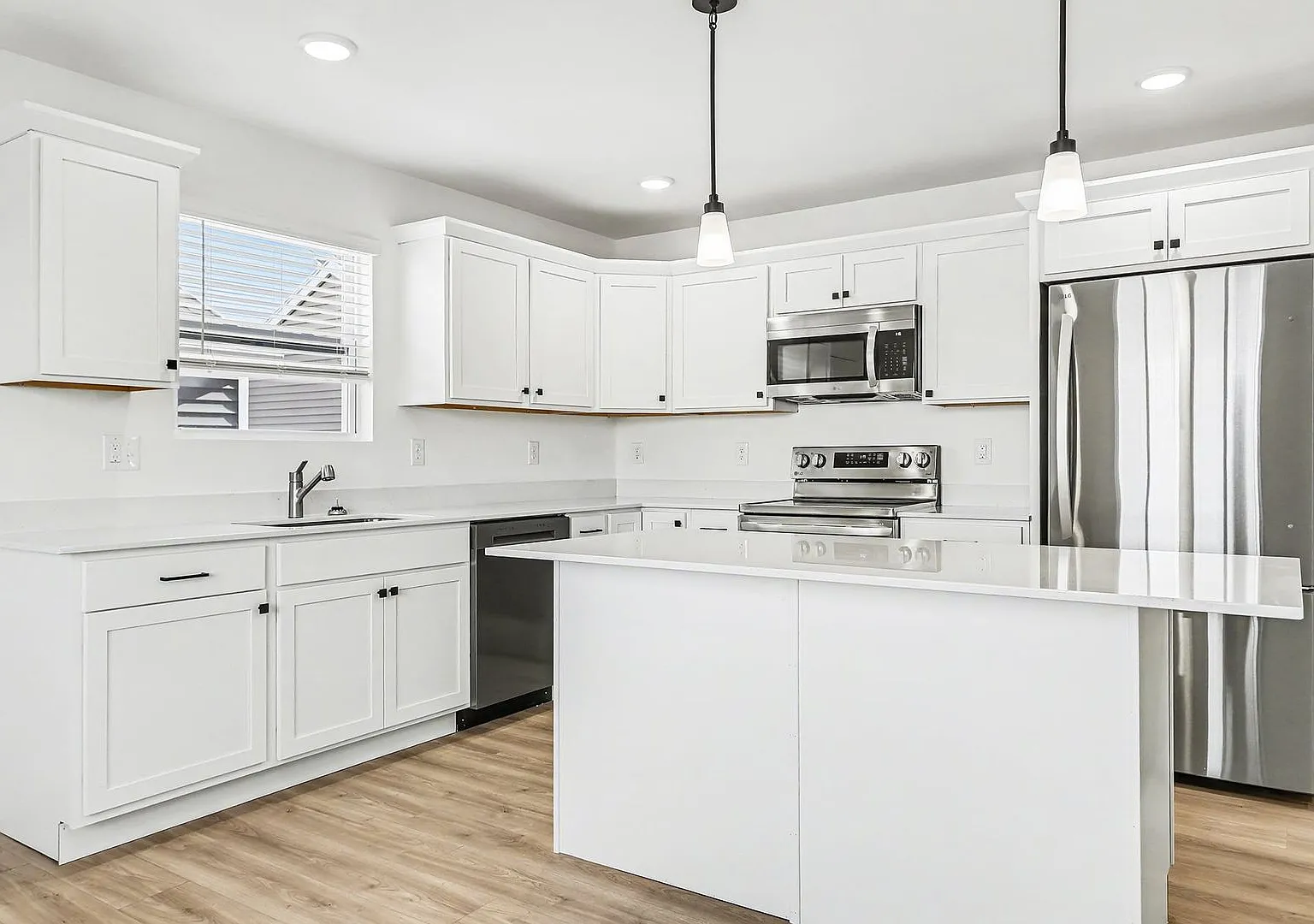 New Construction - Move-In Special: Get October FREE! Move in by September 30th to receive FREE r... — Photo 4