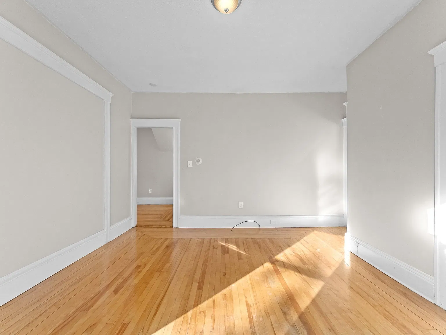 4 bed, 1.0 bath, 1160 sqft, $2,800 — Photo 3